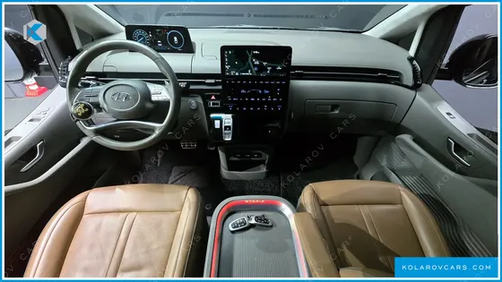 HYUNDAI STARIA 4WD LOUNGE 9-SEATER