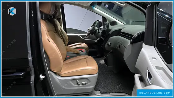 HYUNDAI STARIA 4WD LOUNGE 9-SEATER