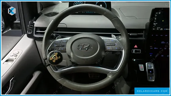 HYUNDAI STARIA 4WD LOUNGE 9-SEATER
