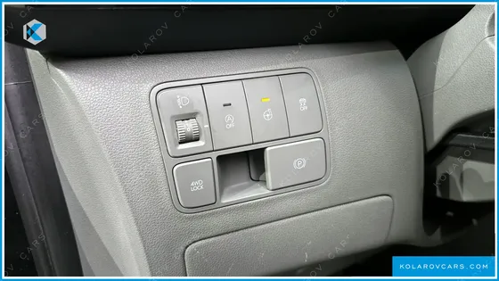 HYUNDAI STARIA 4WD LOUNGE 9-SEATER
