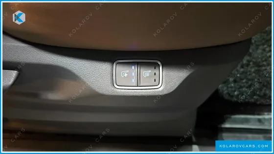 HYUNDAI STARIA 4WD LOUNGE 9-SEATER