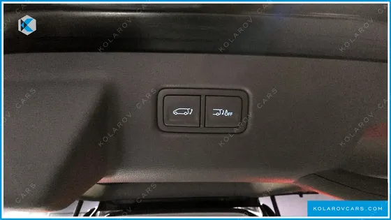HYUNDAI STARIA 4WD LOUNGE 9-SEATER