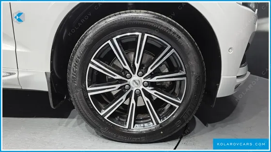 VOLVO XC60 B5 INSCRIPTION