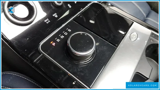 LAND ROVER RANGE ROVER VELAR 3.0 D300 R-DYNAMIC SE