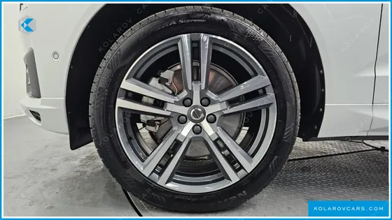 VOLVO XC60 T8 R-DESIGN