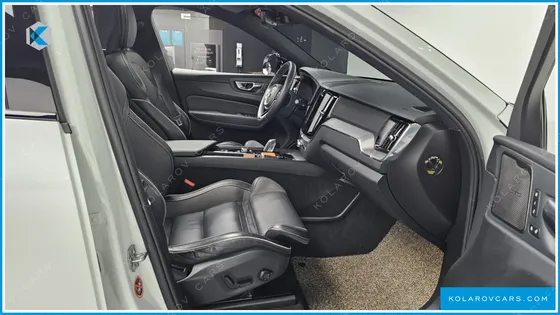 VOLVO XC60 T8 R-DESIGN