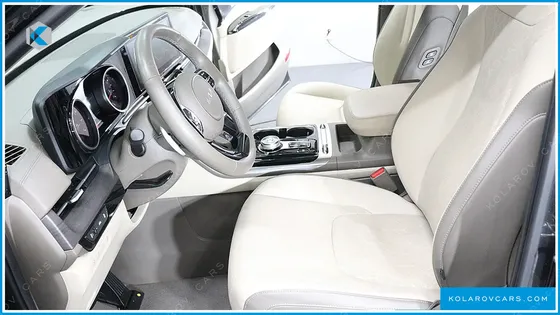 KIA CARNIVAL GASOLINE 9-SEATER NOBLESSE