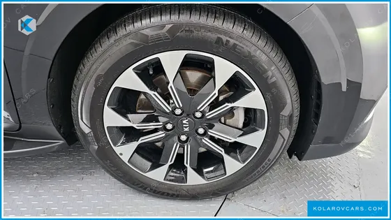 KIA CARNIVAL 9-SEATER SIGNATURE