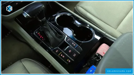 KIA CARNIVAL 9-SEATER PRSTIGE