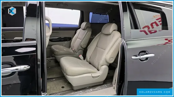 KIA CARNIVAL 9-SEATER PRSTIGE