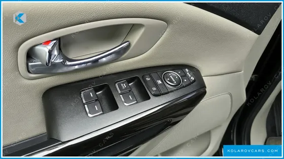KIA CARNIVAL 9-SEATER PRSTIGE
