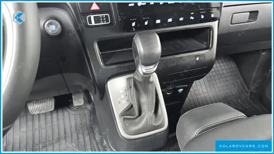 HYUNDAI STARIA 4WD TOURER 9-SEATER