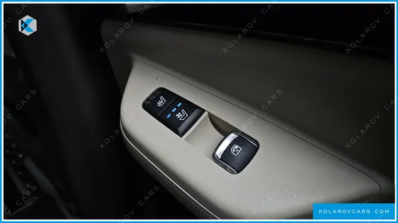 KIA CARNIVAL GASOLINE 9-SEATER SIGNATURE
