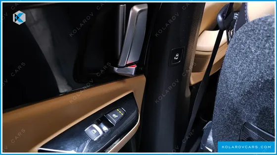KIA CARNIVAL 9-SEATER NOBLESSE