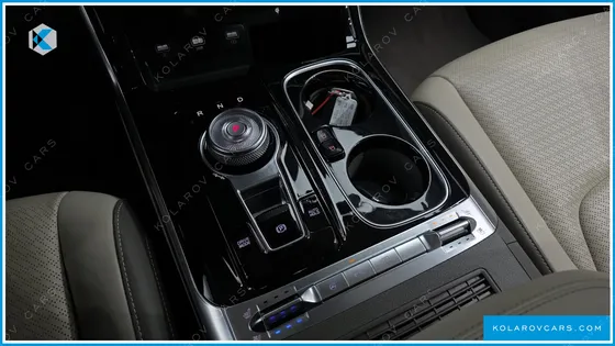 KIA CARNIVAL GASOLINE 7-SEATER HI-LIMOUSINE
