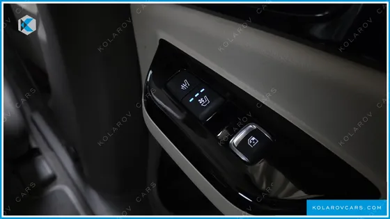 KIA CARNIVAL GASOLINE 7-SEATER HI-LIMOUSINE