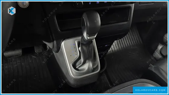 HYUNDAI STARIA CARGO 5-SEATER