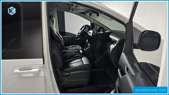 HYUNDAI STARIA CARGO 5-SEATER