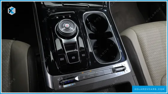 KIA CARNIVAL GASOLINE 7-SEATER SIGNATURE