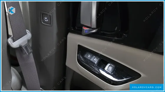 KIA CARNIVAL GASOLINE 7-SEATER SIGNATURE