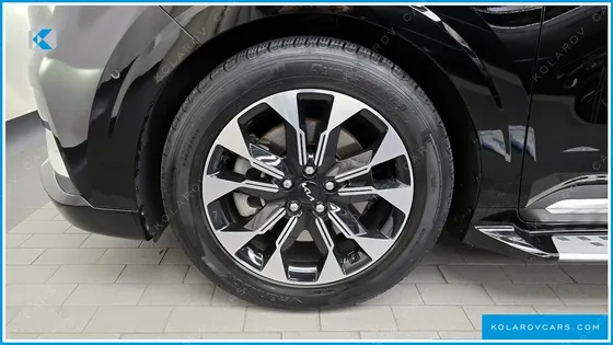 KIA CARNIVAL GASOLINE 9-SEATER HI-LIMOUSINE