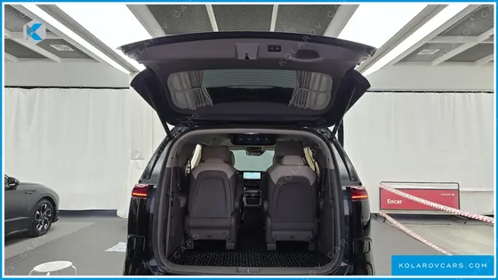 KIA CARNIVAL GASOLINE 9-SEATER HI-LIMOUSINE