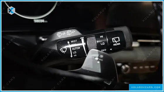 KIA CARNIVAL 7-SEATER SIGNATURE