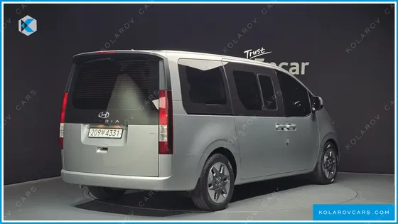 HYUNDAI STARIA 4WD TOURER 9-SEATER