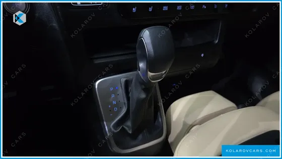 HYUNDAI STARIA 4WD TOURER 9-SEATER