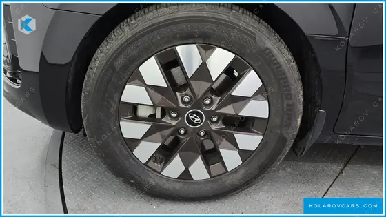 HYUNDAI STARIA 4WD LOUNGE 9-SEATER