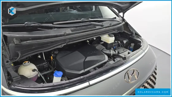 HYUNDAI STARIA 4WD LOUNGE 9-SEATER