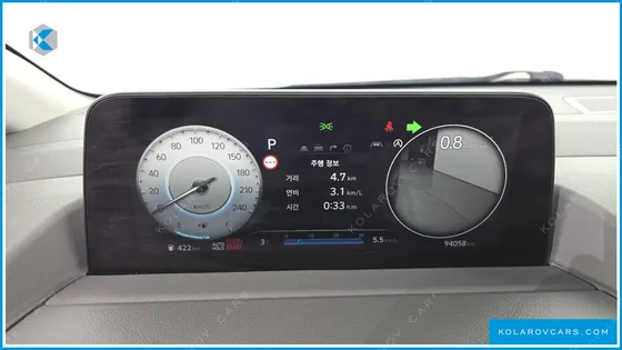 HYUNDAI STARIA 4WD LOUNGE 9-SEATER