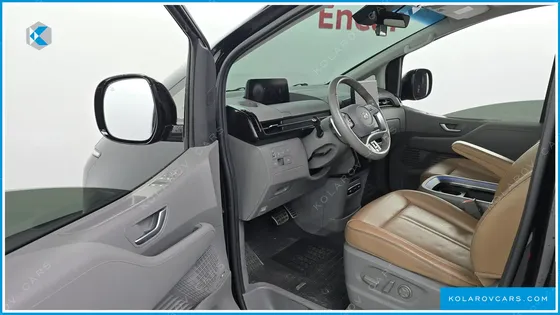 HYUNDAI STARIA 4WD LOUNGE 9-SEATER