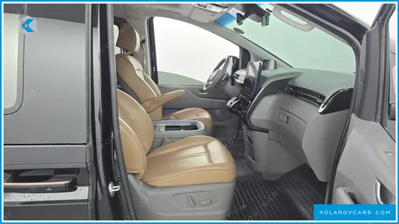 HYUNDAI STARIA 4WD LOUNGE 9-SEATER