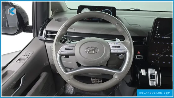 HYUNDAI STARIA 4WD LOUNGE 9-SEATER