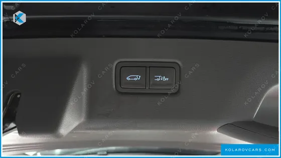 HYUNDAI STARIA 4WD LOUNGE 9-SEATER