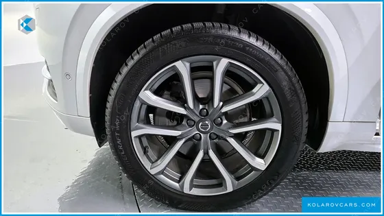 VOLVO XC90 D5 MOMENTUM