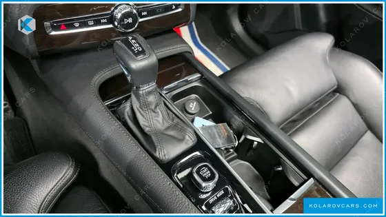 VOLVO XC90 D5 MOMENTUM