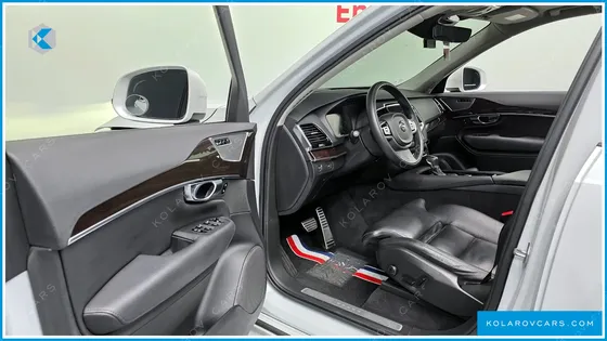 VOLVO XC90 D5 MOMENTUM