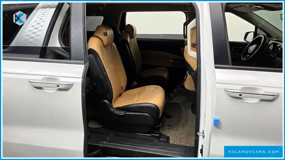 KIA CARNIVAL 9-SEATER PRESTIGE