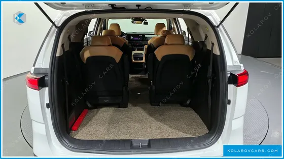 KIA CARNIVAL 9-SEATER PRESTIGE