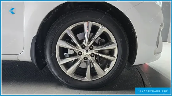 KIA CARNIVAL 9-SEATER NOBLESSE