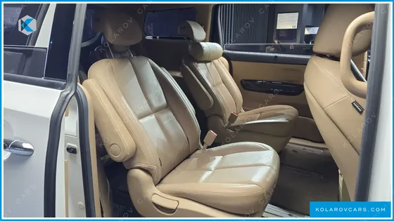 KIA CARNIVAL 9-SEATER NOBLESSE