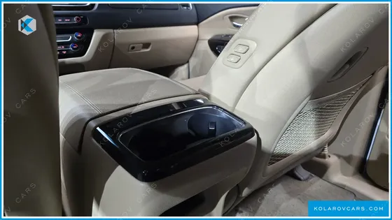 KIA CARNIVAL 9-SEATER NOBLESSE