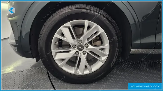 GENESIS GV70 2.5T GASOLINE 2WD