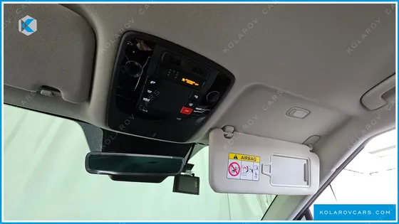 KIA CARNIVAL 9-SEATER SIGNATURE