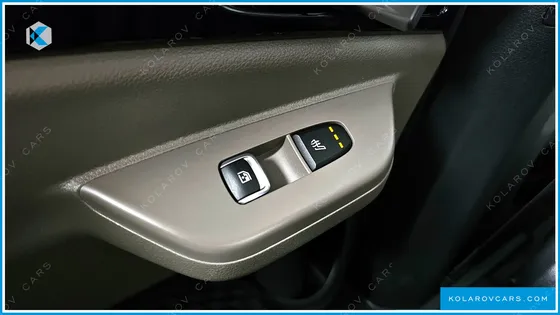 KIA CARNIVAL 9-SEATER SIGNATURE