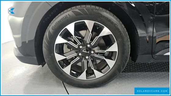 KIA CARNIVAL 9-SEATER SIGNATURE