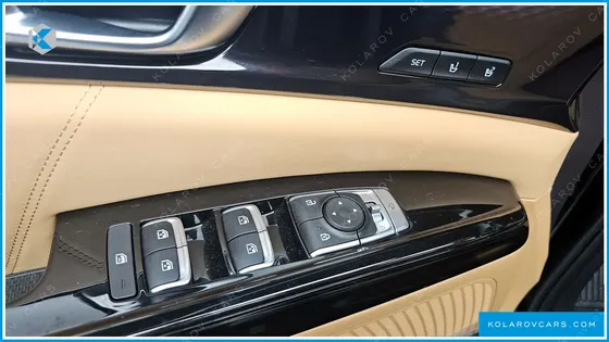 KIA CARNIVAL 9-SEATER SIGNATURE