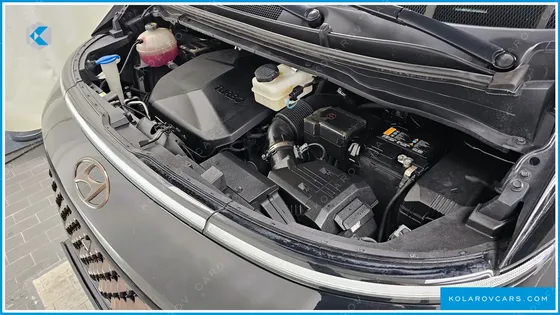 HYUNDAI STARIA 4WD LOUNGE 7-SEATER